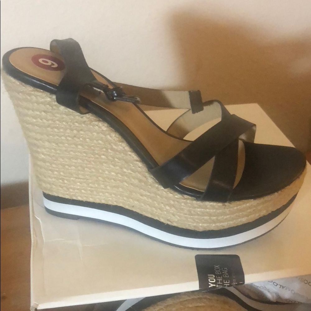 Aldo black and white wedges